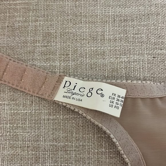 Piege Lingerie Garter Belt Size Small - Picture 4 of 4